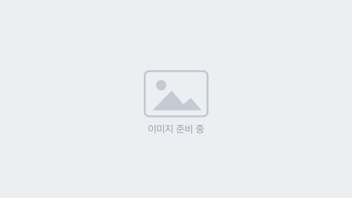 한국 사무실 책상에서 일하는 외국인 전문인력, F-2-7 점수제 거주비자